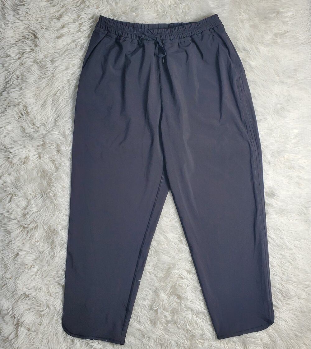 Lululemon Keep it Classic Crop Pants 6